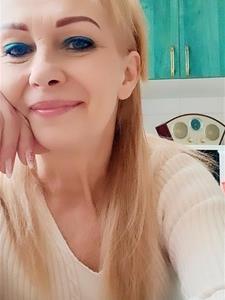 Tünci 53 éves nő, Bács-Kiskun megye