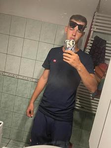 Zoli 27 éves férfi, Pest megye