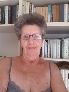 Zsóka 68 éves nő, Pest megye