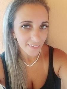 Zsuzsa 39 éves nő, Komárom-Esztergom megye